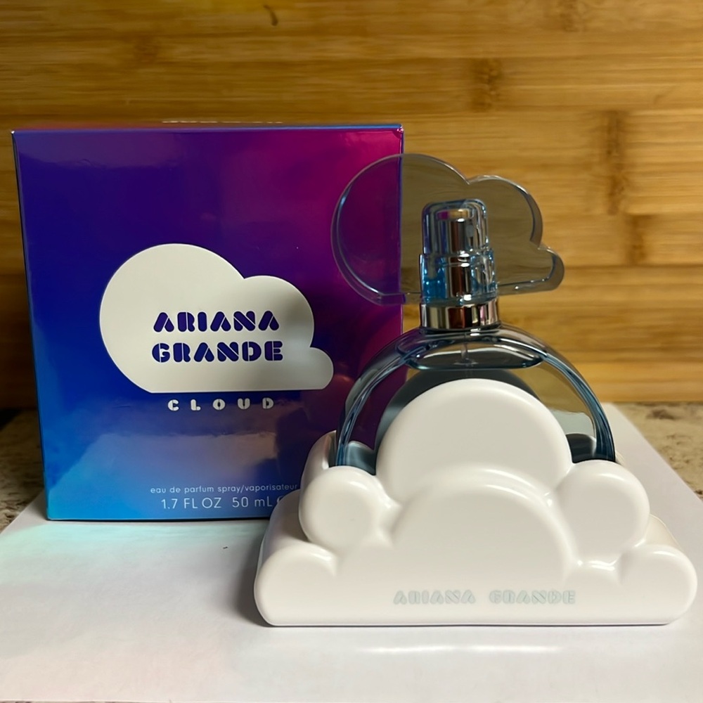 Ariana Grande Cloud eau de parfume spray/ vaporisateur